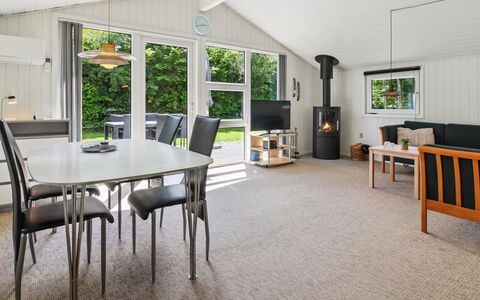 Brunhild - 29Km from the Sea: Interior Design, Pavimentazione, Mobilia, Soffitto, Legna, Pavimento, Soggiorno, Divano, Illuminazione, Casa