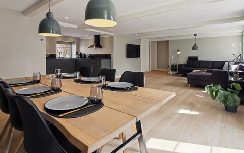 Farah - 25Km from the Sea: Mobilia, Legna, Interior Design, Pavimentazione, Pavimento, Sedia, Camera, Soffitto, Soggiorno, Appartamento