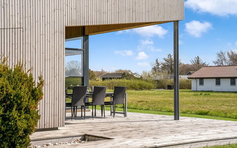 Safir - 200M to the Fjord: Mobilia, Legna, Interior Design, Pavimentazione, Pavimento, Sedia, Camera, Soffitto, Soggiorno, Appartamento