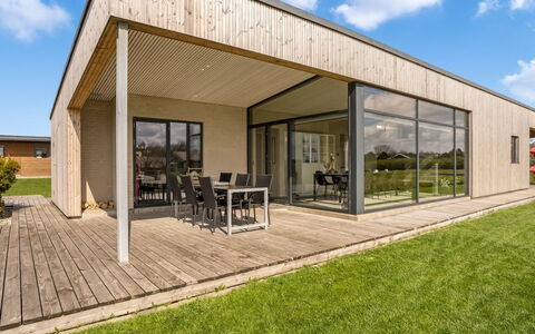 Safir - 200M to the Fjord: Mobilia, Legna, Interior Design, Pavimentazione, Pavimento, Sedia, Camera, Soffitto, Soggiorno, Appartamento