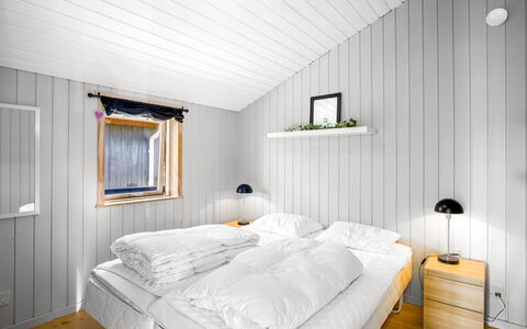 Kiana - 800M from the Sea: Legna, Camera Da Letto, Soffitto, Bedding, Letto, Lenzuolo, Biancheria, Plank, Telaio Del Letto, Latifoglie