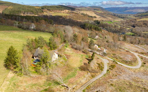 The New House: Geografia Montane, Collina, Paesaggio Naturale, Highland, Paesaggio, Montagna, Ecoregione, Pascolo, Area Rurale, Insediamento Umano