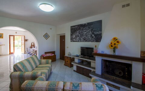 Gli Ulivi: Pavimentazione, Mobilia, Pavimento, Interior Design, Soffitto, Camera, Soggiorno, Divano, Sedia