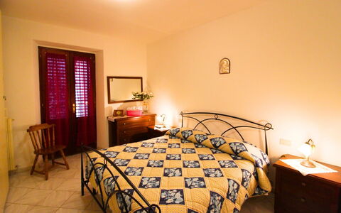 Gli Ulivi: Camera Da Letto, Mobilia, Interior Design, Pavimento, Pavimentazione, Letto, Camera, Telaio Del Letto, Lenzuolo, Bedding