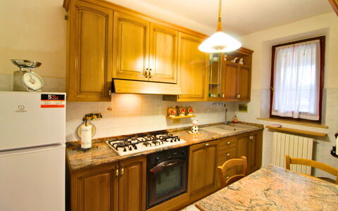 Gli Ulivi: Cucina, Controsoffitto, Elettrodomestico Da Cucina, Apparecchio Major, Interior Design, Legna, Cabinetry, Mobilia, Cucina Stufa, Pavimentazione