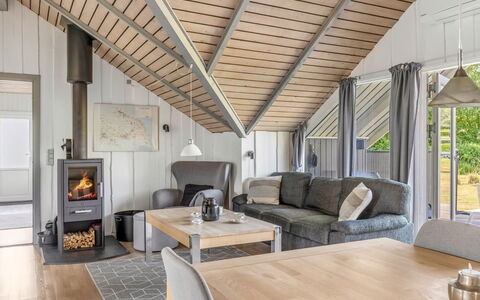 Anneke - 500M from the Sea: Legna, Interior Design, Soffitto, Mobilia, Pavimentazione, Pavimento, Divano, Soggiorno, Camera, Casa
