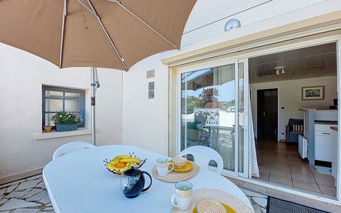 Maisonnabe: Legna, Casa, Villetta, Casa, Piscina, Portico, Porta, Ricorrere, Shade, Estate