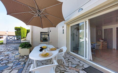 Maisonnabe: Legna, Casa, Villetta, Casa, Piscina, Portico, Porta, Ricorrere, Shade, Estate