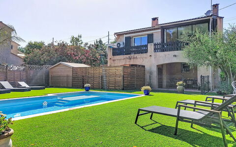 Villa Dolce Vita: Piscina, Zona Residenziale, Giardino, Estate, Backyard, Tempo Libero, Shade, Ricorrere, Landscaping, Prato