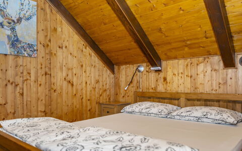 Cozy Bear Cabin: Legna, Casa, Latifoglie, Pavimento, Soffitto, Color Legno, Camera Da Letto, Villetta, Plank, Letto