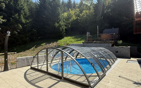 Cozy Bear Cabin: Legna, Casa, Villetta, Casa, Piscina, Portico, Porta, Ricorrere, Shade, Estate