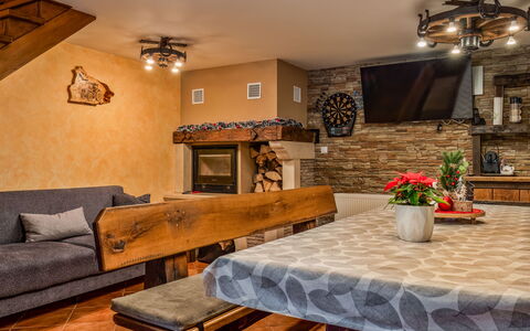 Cozy Bear Cabin: Mobilia, Interior Design, Pavimentazione, Legna, Divano, Soffitto, Pavimento, Camera, Illuminazione, Soggiorno