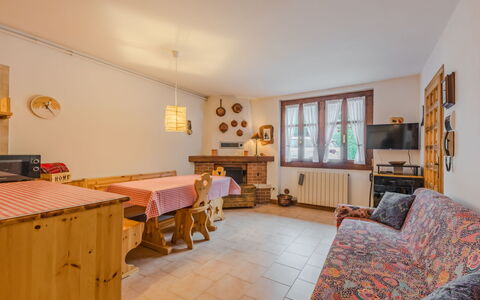 Lo Chalet del Bepy: Legna, Mobilia, Interior Design, Casa, Camera, Soffitto, Sedia, Color Legno, Soggiorno, Latifoglie