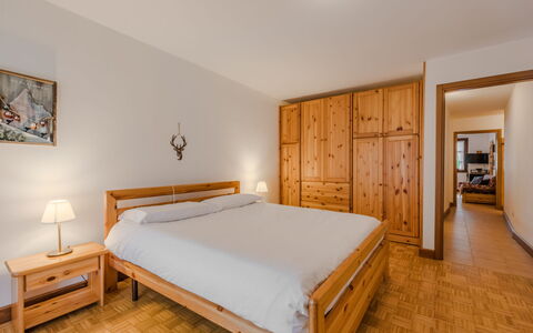 Lo Chalet del Bepy: Letto, Mobilia, Interior Design, Camera Da Letto, Legna, Lenzuolo, Pavimentazione, Soffitto, Camera, Pavimento