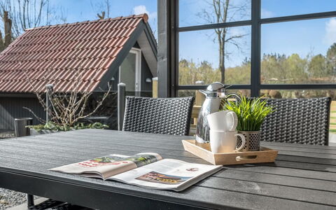 Garlef - 10Km from the Sea: Mobilia, Legna, Interior Design, Pavimentazione, Pavimento, Sedia, Camera, Soffitto, Soggiorno, Appartamento