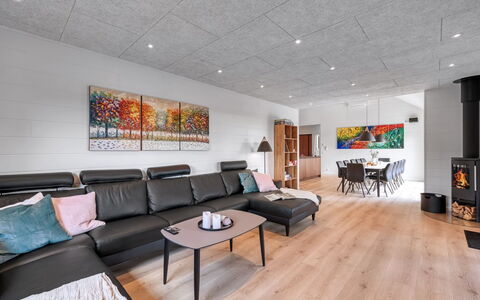 Brigita - 100M to the Fjord: Interior Design, Pavimentazione, Pavimento, Mobilia, Soffitto, Legna, Pavimento In Legno, Lampada, Soggiorno, Illuminazione