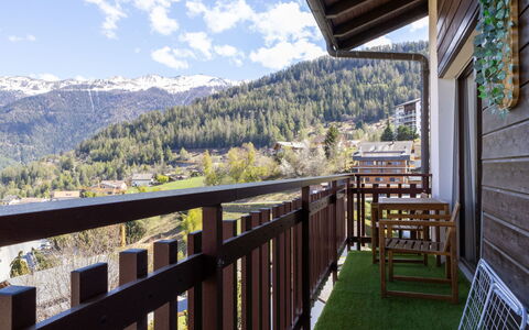 Balcon des Alpes 24: Catena Montuosa, Balcone, Valle, Portico, Hill Station, Latifoglie, Cresta, Alpi, Color Legno, Paesino Di Montagna