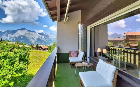 Balcon des Alpes 24: Architettura, Balcone, Eco Hotel, Portico, Valle, Shade, Villa, Cortile, Ricorrere, Mobili Da Esterno