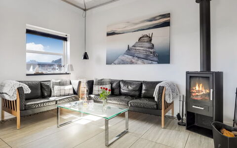 Vaska - 75M from the Sea: Mobilia, Pavimentazione, Interior Design, Pavimento, Soggiorno, Divano, Sedia, Pavimento In Legno, Focolare