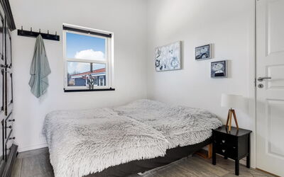 Vaska - 75M from the Sea