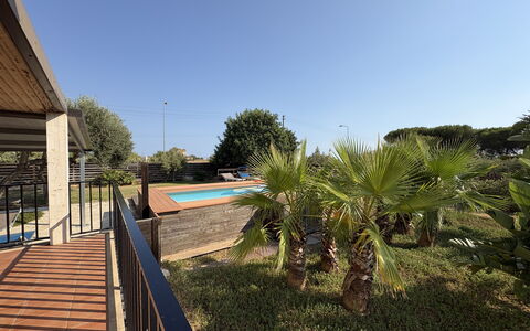 Villa Andrea: Piscina, Zona Residenziale, Ricorrere, Shade, Materiale Composito, Eco Hotel, Hacienda, Estate, Landscaping