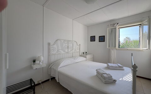 Villa Andrea: Pavimento, Pavimentazione, Casa, Camera Da Letto, Letto, Mobilia, Appartamento, Bedding, Soffitto, Telaio Del Letto