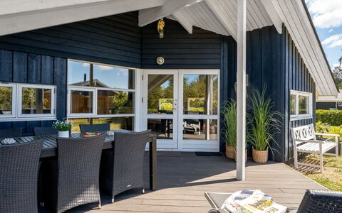 Roope - 800M from the Sea: Legna, Portico, Casa, Casa, Shade, Tetto, Villetta, Porta, Raccordo, Estate