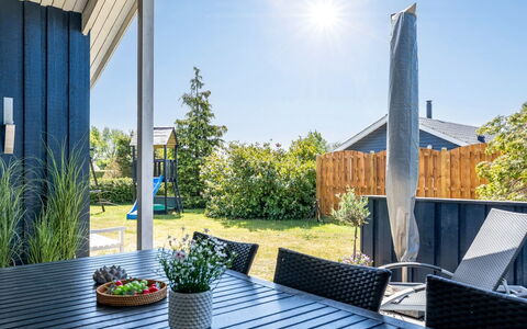 Roope - 800M from the Sea: Blu, Lotto, Casa, Shade, Giardino, Landscaping, Cortile, Prato, Portico, Eco Hotel