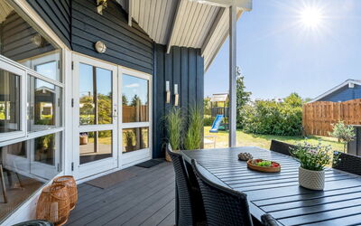 Roope - 800M from the Sea