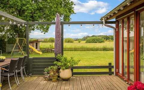 Sinnika - 550M from the Sea: Mobilia, Legna, Interior Design, Pavimentazione, Pavimento, Sedia, Camera, Soffitto, Soggiorno, Appartamento