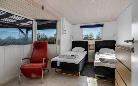 Nisse - 300M from the Sea: Interior Design, Soffitto, Pavimento, Pavimentazione, Mobilia, Camera Da Letto, Camera, Letto, Lenzuolo, Bedding