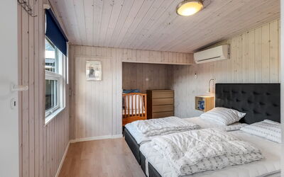 Nisse - 300M from the Sea