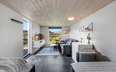 Nisse - 300M from the Sea