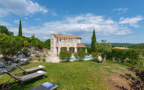 Habibi: Mobilia, Balcone, Shade, Giardino, Mobili Da Esterno, Sedia, Portico, Cortile, Landscaping, Backyard