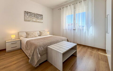 Rab Lopar 115: Mobilia, Letto, Interior Design, Pavimento, Pavimentazione, Camera Da Letto, Camera, Legna, Pavimento In Legno, Soffitto