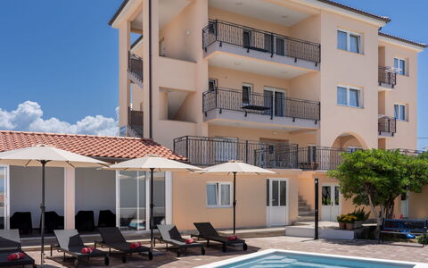 Rab Lopar 115: Appartamento, Tempo Libero, Piscina, Balcone, Condominio, Hotel, Ricorrere, Mobili Da Esterno, Villa, Centro Ricreativo