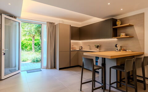 Renza: Mobilia, Interior Design, Pavimentazione, Legna, Pavimento, Soffitto, Cucina, Controsoffitto, Casa, Cucina & Sala Da Pranzo Tavolo