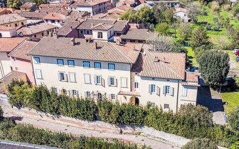 San Giovanni alla Vena: Mobilia, Interior Design, Pavimentazione, Sedia, Pavimento, Tavolo, Cucina & Sala Da Pranzo Tavolo, Shade, Soffitto, Color Legno