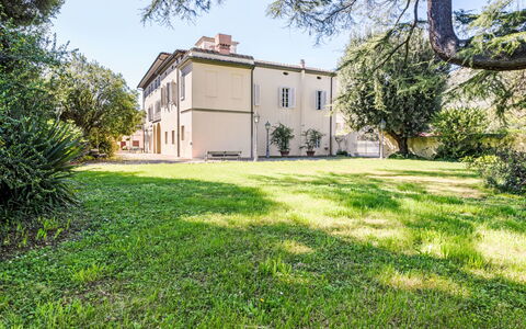 San Giovanni alla Vena: Mobilia, Interior Design, Pavimentazione, Sedia, Pavimento, Tavolo, Cucina & Sala Da Pranzo Tavolo, Shade, Soffitto, Color Legno