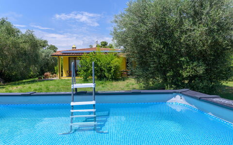 Cottage Girasole di Mare: Blu, Piscina, Materiale Composito, Shade, Ricorrere, Tempo Libero, Backyard, Giardino, Eco Hotel, Landscaping