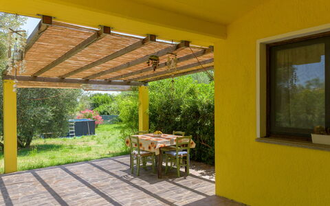 Cottage Girasole di Mare: Legna, Shade, Giardino, Struttura Esterna, Backyard, Eco Hotel, Pergola, Fascio, Color Legno, Portico