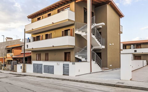 Marina di Sorso 5: Mobilia, Interior Design, Pavimentazione, Sedia, Pavimento, Tavolo, Cucina & Sala Da Pranzo Tavolo, Shade, Soffitto, Color Legno