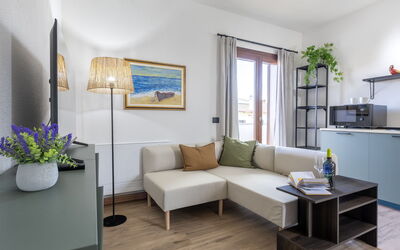 Marina di Sorso 5: Mobilia, Interior Design, Pavimentazione, Pavimento, Legna, Divano, Tavolo, Camera, Soggiorno, Illuminazione