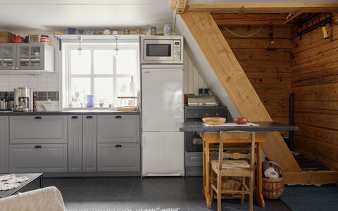 Grönadal: Cucina, Elettrodomestico Da Cucina, Controsoffitto, Legna, Pavimentazione, Cabinetry, Apparecchio Major, Mobilia, Interior Design, Cucina Stufa