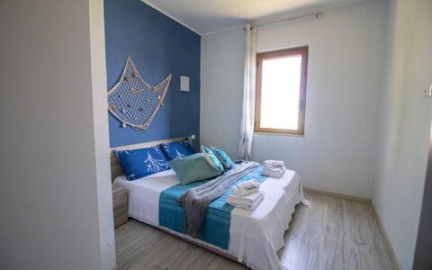 Mediterranea'S House Otranto: Mobilia, Legna, Pavimento, Interior Design, Pavimentazione, Biancheria, Tessile, Camera Da Letto, Camera, Letto