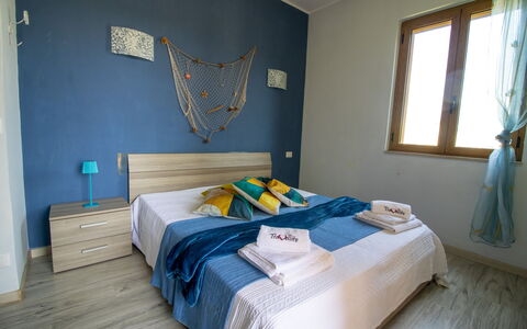Mediterranea'S House Otranto: Mobilia, Pavimento, Pavimentazione, Legna, Interior Design, Tessile, Camera Da Letto, Camera, Letto, Biancheria