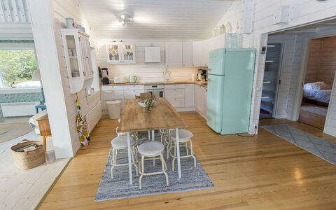 Teurajärven Helmi: Pavimentazione, Interior Design, Pavimento, Pavimento In Legno, Legna, Cucina, Soffitto, Mobilia, Controsoffitto, Apparecchio Major