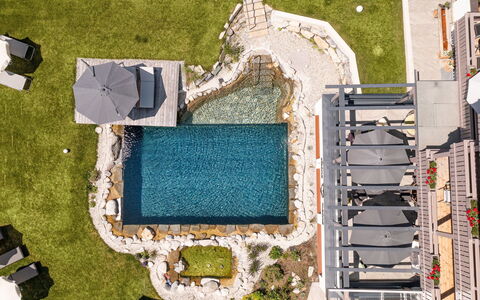 2A Morgensonne mit Weitblick: Piscina, Giardino, Ricorrere, Landscaping, Giochi D'Acqua, Estate, Backyard, Design, Eco Hotel, Lettino