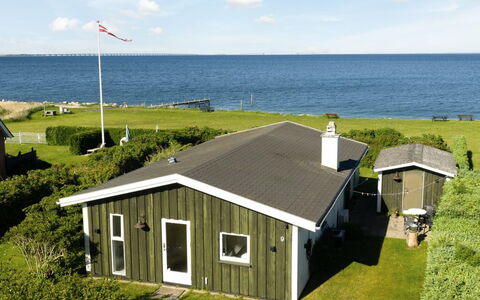 Edla - 35M from the Sea: Casa, Tetto, Casa, Zona Residenziale, Villetta, Paesaggio, Lotto, Estate, Prato, Landscaping
