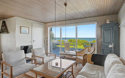 Edla - 35M from the Sea: Mobilia, Interior Design, Pavimento, Pavimentazione, Legna, Soffitto, Camera, Tavolo, Sedia, Soggiorno